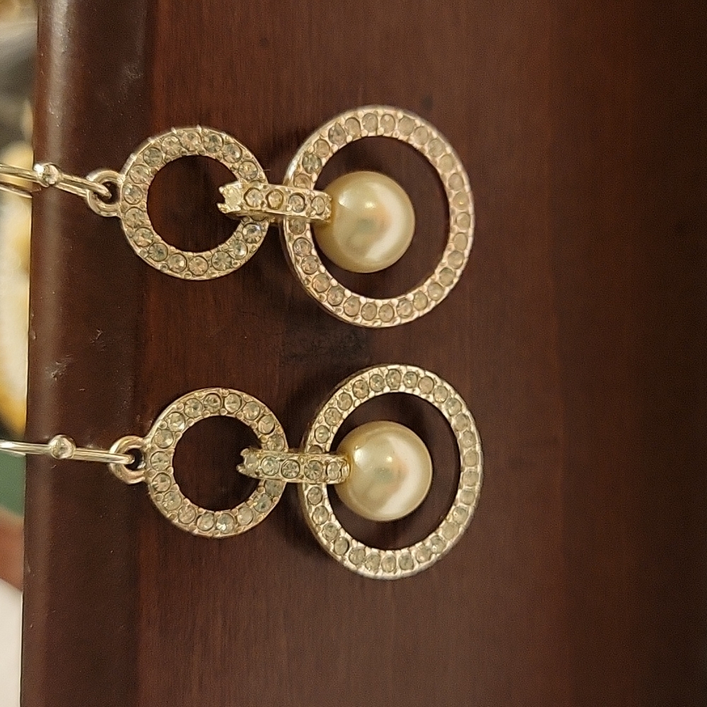 Silver/ pearl earrings